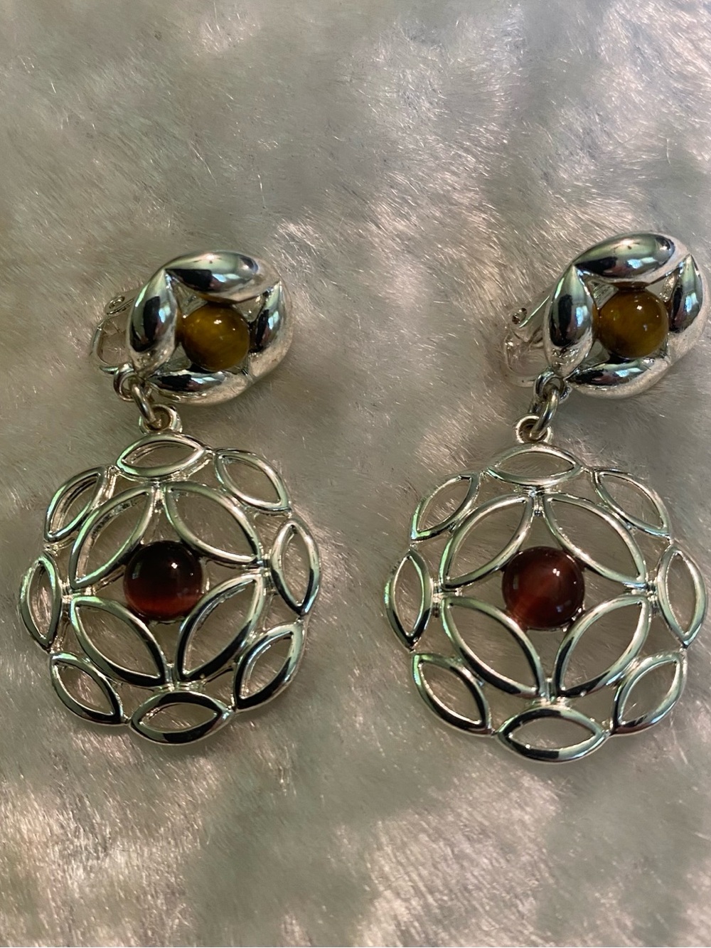 🍀Silver Filigree Drop Earrings with Brown Gem Accents